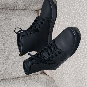 Dr Martins Sheridan Black High top shoes